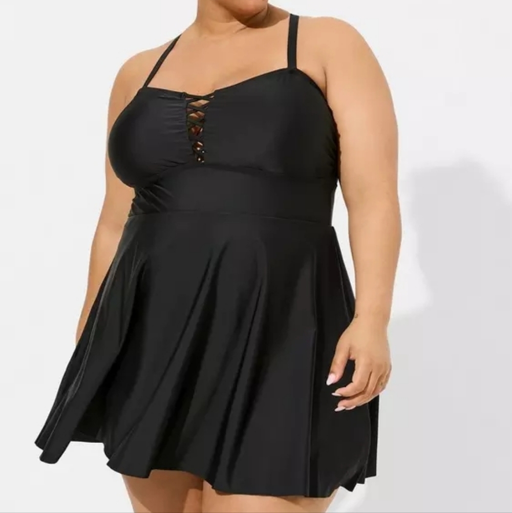 NWOT Torrid Wireless Long Lattice Front Swim Dress With Brief - Black